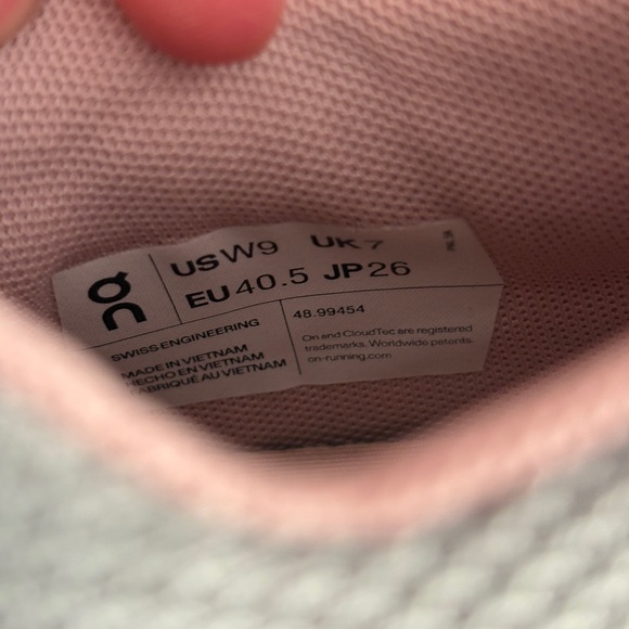 On Running Women’s The Roger Advantage sneakers White Rose Size US 9 - Picture 5 of 8